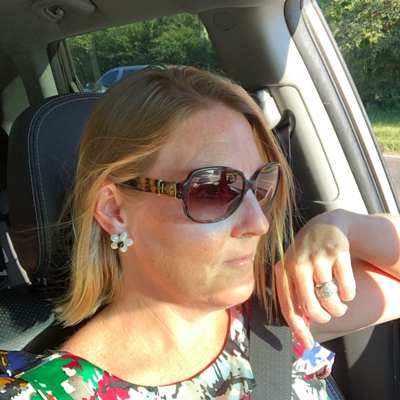 Meet your Posher, Erin - Picture 1 of 1